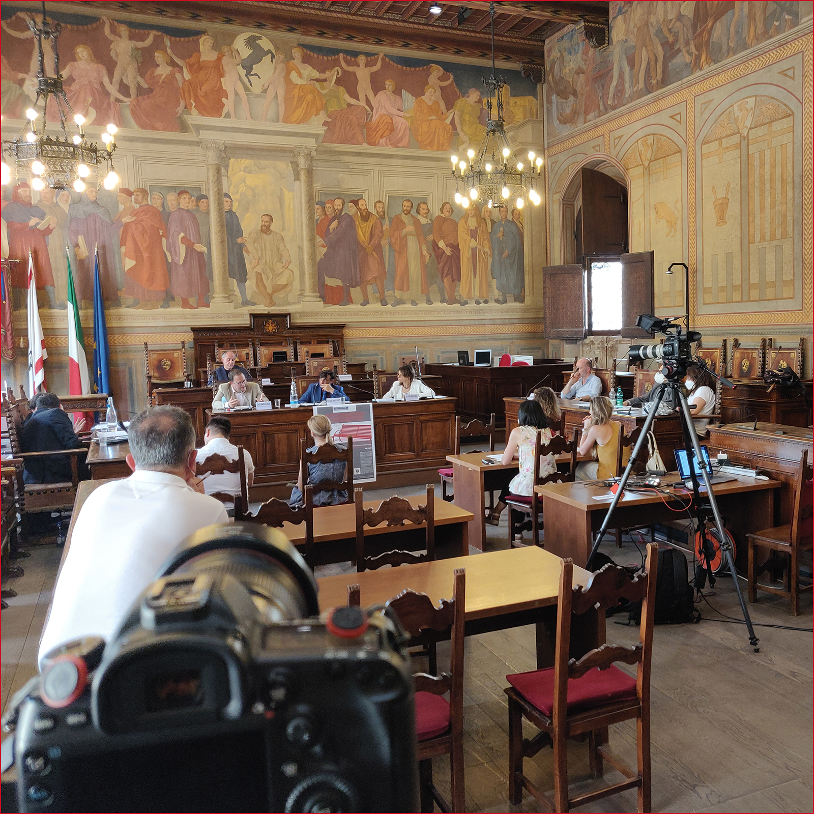 Diretta durante una corso formativo tenutosi dentro la Sala dei Grandi all'interno del Palazzo della Provincia di Arezzo