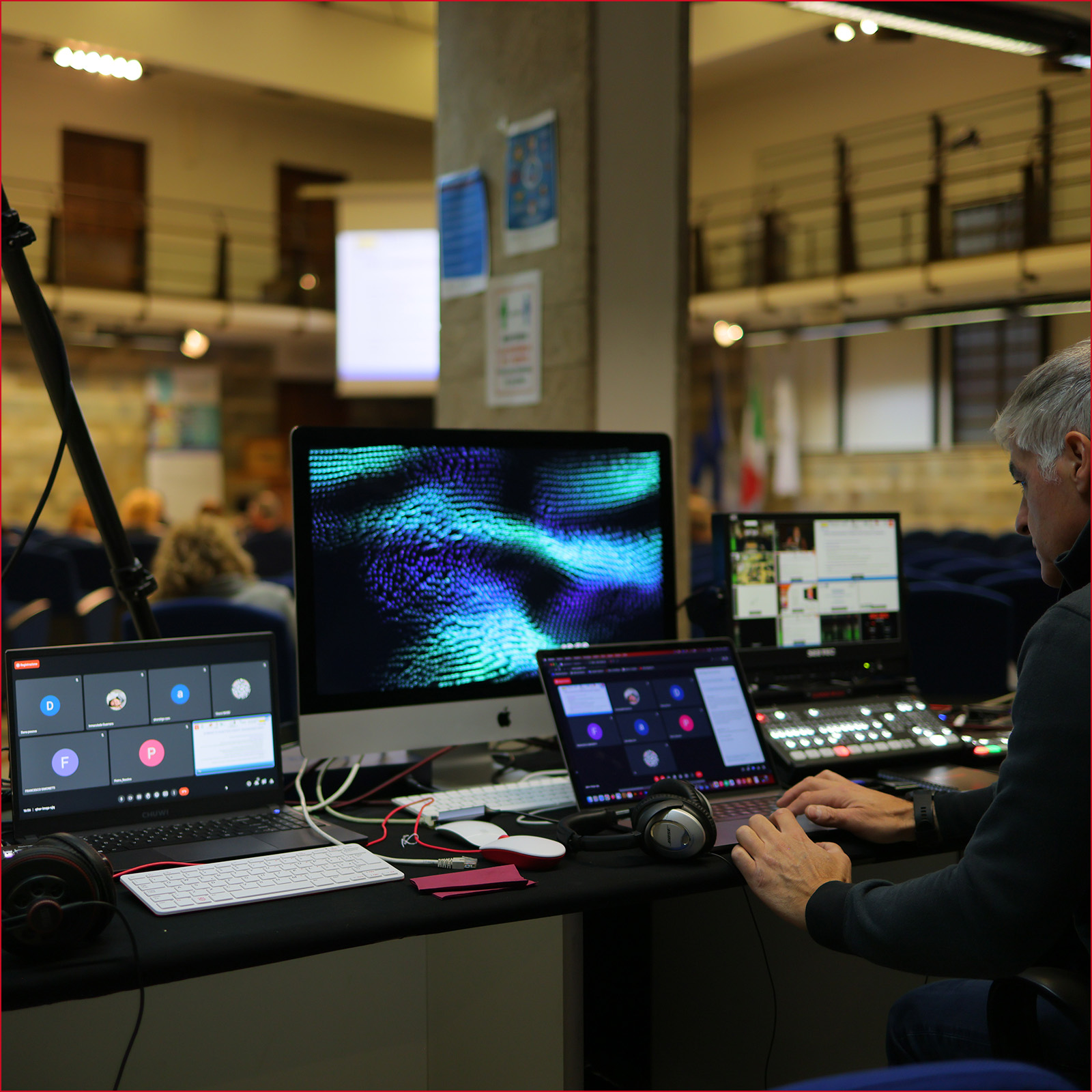 Due giorni di interventi trasmessi ininterrottamente dal vivo per permettere il collegamento ed il dibattito tra relatori e partecipanti anche da remoto.
